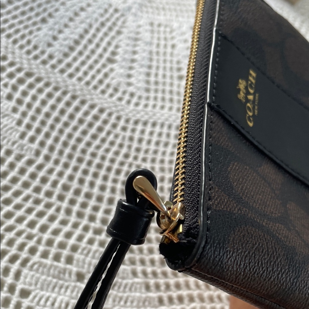 Coach Signature Black and Brown Wristlet (pre-owned, like new) - Picture 9 of 10